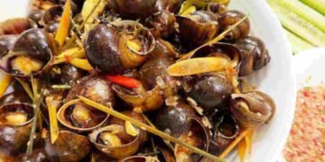 Ốc bươu hấp và ăn cùng nước mắm sả thì hết sẩy