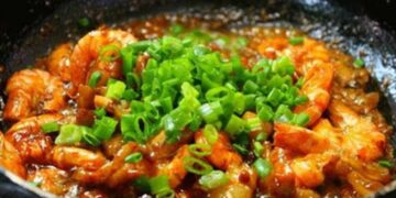 Cách làm tôm rim thịt ba chỉ