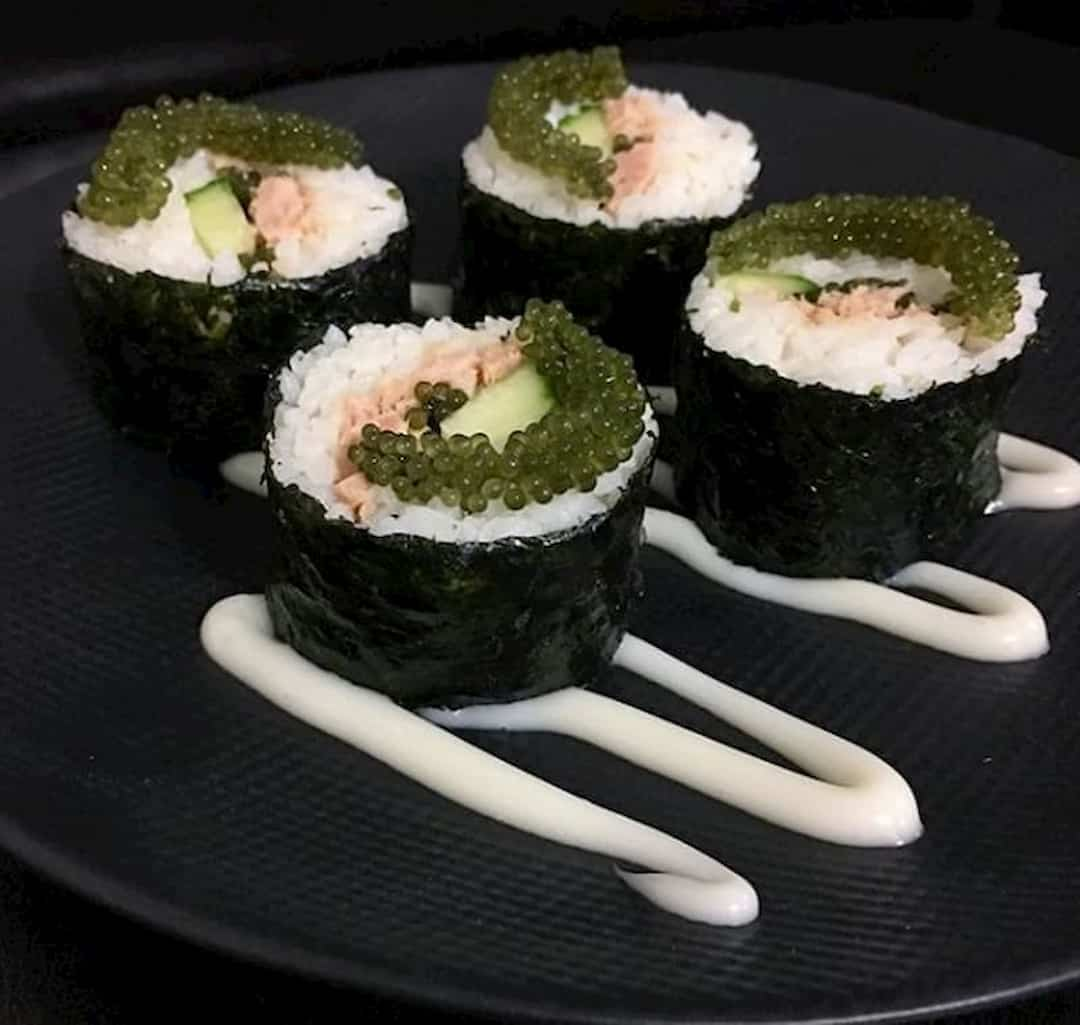 Cuộn kimbap rong nho