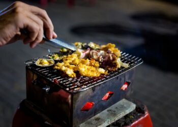 Ăn Gì Khi Du Lịch Bãi Xếp: Khám Phá Hải Sản Phú Yên