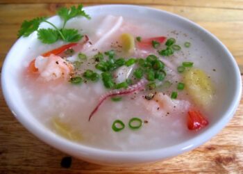 Cách nấu cháo mực cho bé