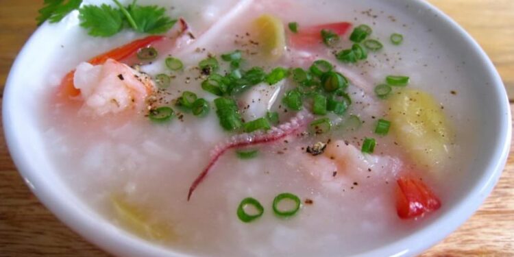 Cách nấu cháo mực cho bé