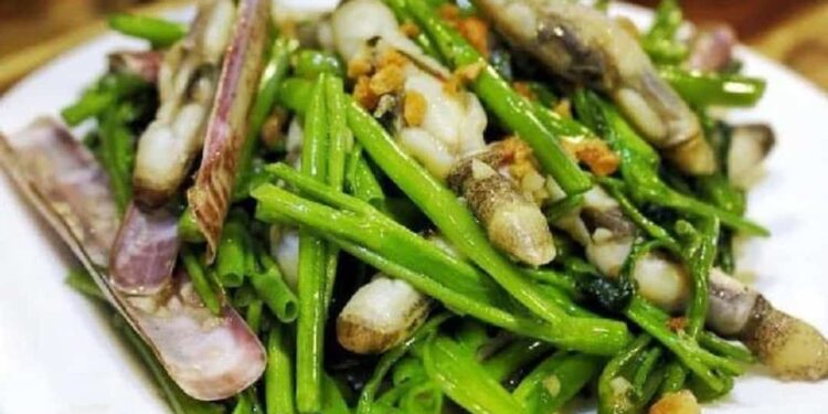 Ốc móng tay xào rau muống thơm ngon