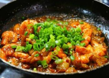 Cách làm tôm rim thịt ba chỉ