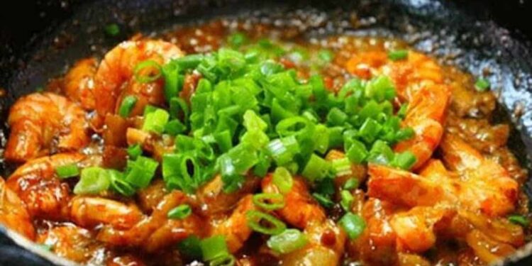 Cách làm tôm rim thịt ba chỉ