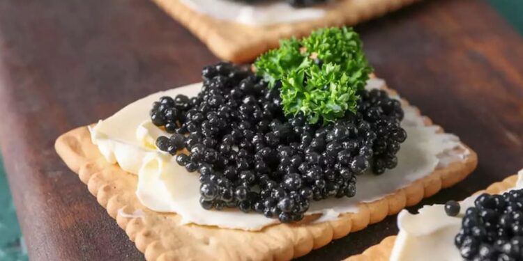 Trứng cá tầm là một món ăn “của nhà giàu”