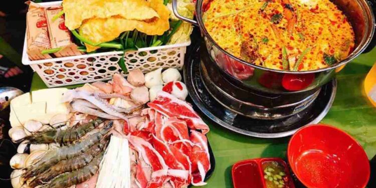 Cách trang trí món lẩu hải sản Tomyum để tăng thêm hương vị