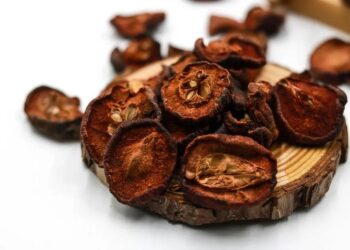 Táo mèo khô chứa nhiều vitamin và khoáng chất